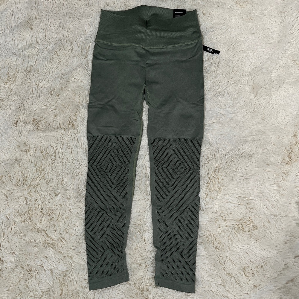 Victoria Sport Seamless Tight - NWT